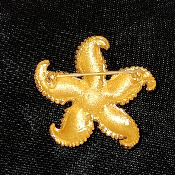 Vintage Monet Starfish Brooch - Gold Tone Metal - Picture 3 of 5